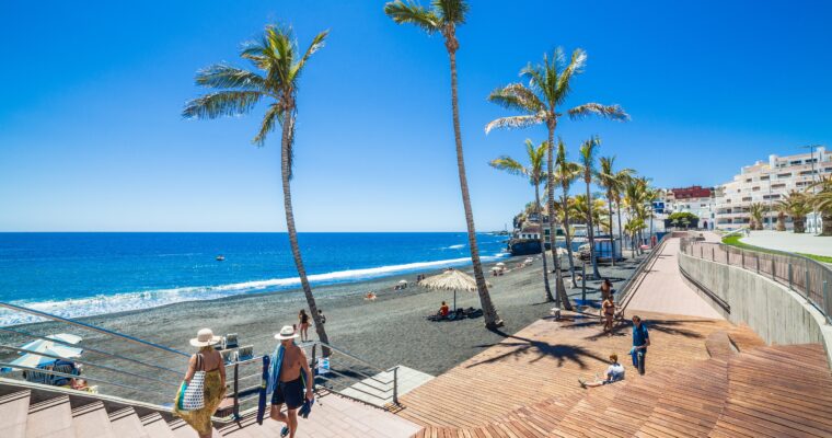 La playa de puerto naos en La Palma