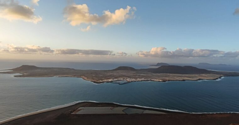 Descubre la belleza natural de La Graciosa, la isla más tranquila de las Canarias