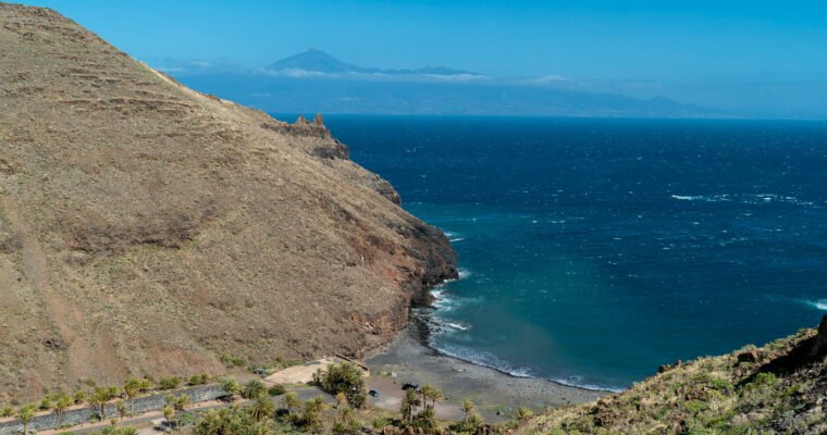 Descubre la majestuosidad del Acantilado de los Órganos en La Gomera: La maravilla natural que no puedes perderte