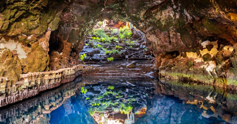 Descubre los impresionantes Jameos del Agua en Lanzarote: Una maravilla natural única en el mundo